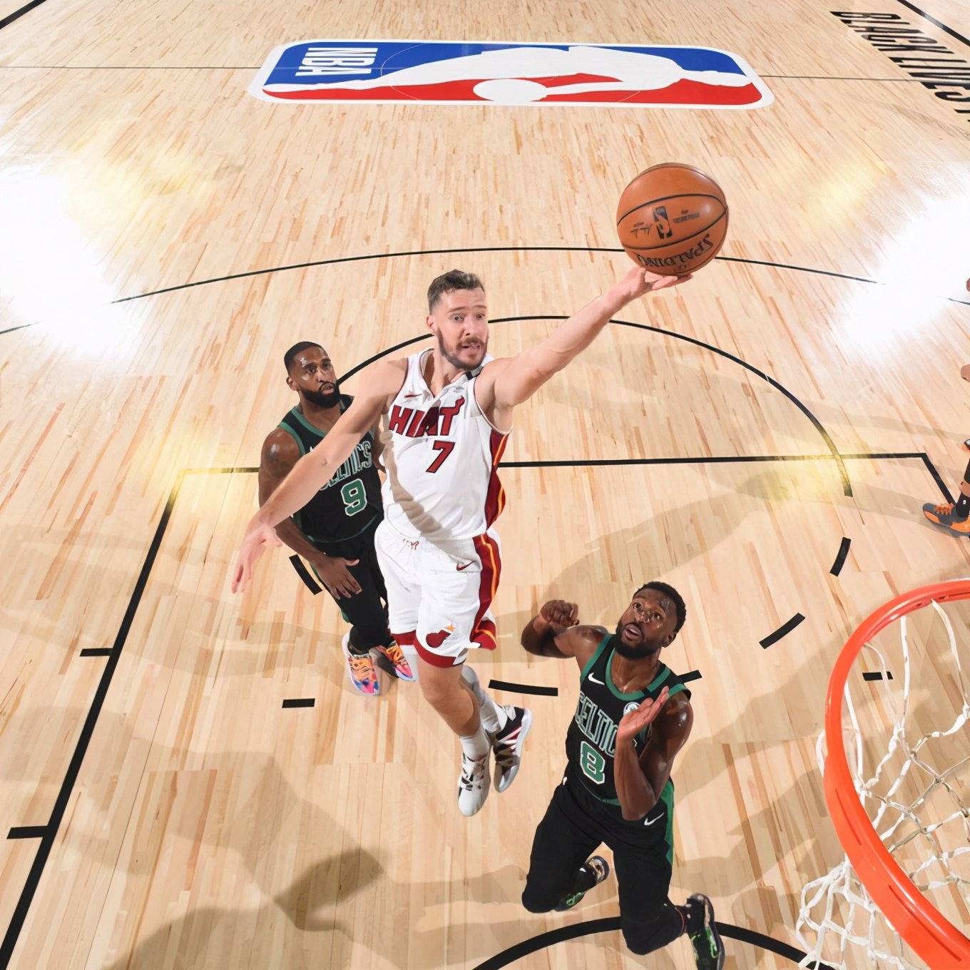 逆转之夜！凯尔特人最后时刻连续得分取胜，影响你们在线联系谢谢责任.