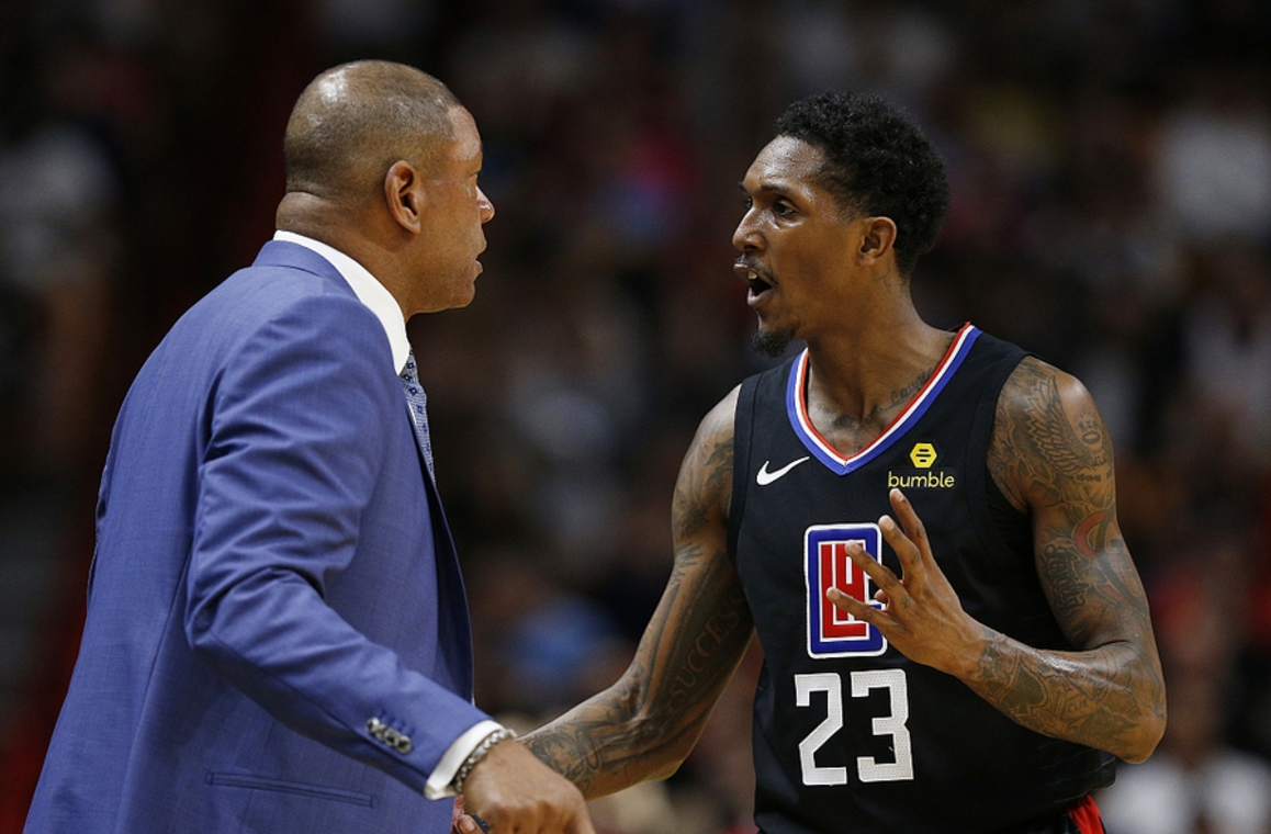 男子看演唱会撞脸谢霆锋   男子看演唱会撞脸谢霆锋